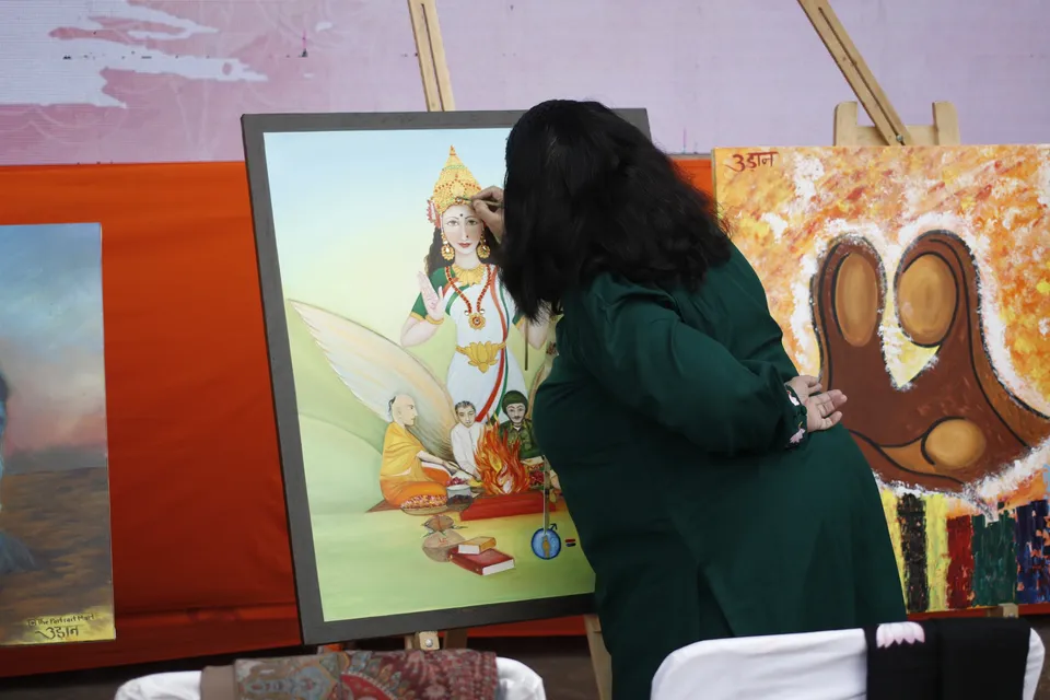 An artist paints live on canvas